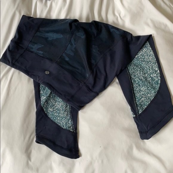 Lululemon cropped leggings - Picture 2 of 5
